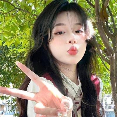 一位站立的人